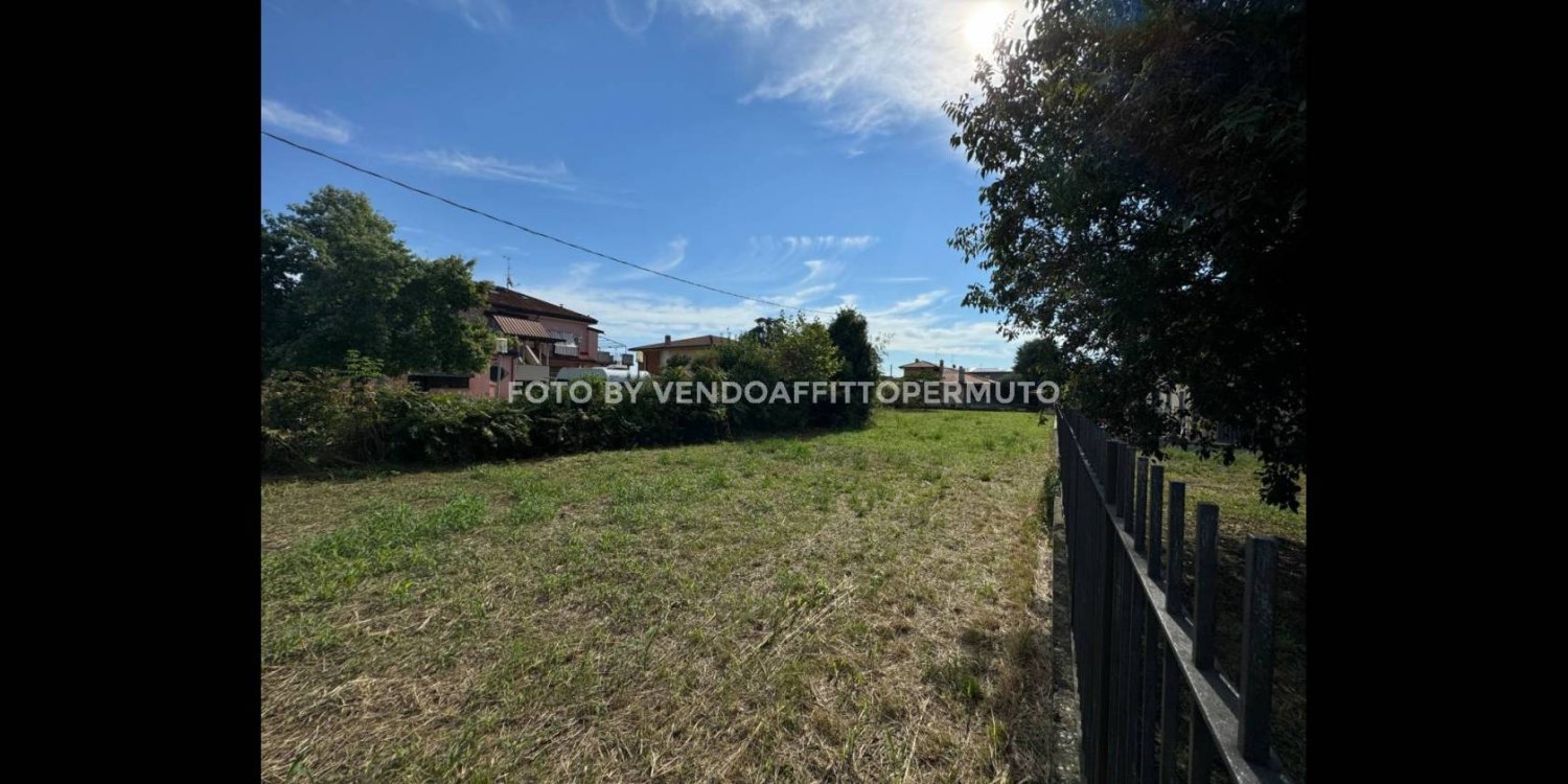 Grundstück in Cavernago, Italy 1350m², Nr. 110235