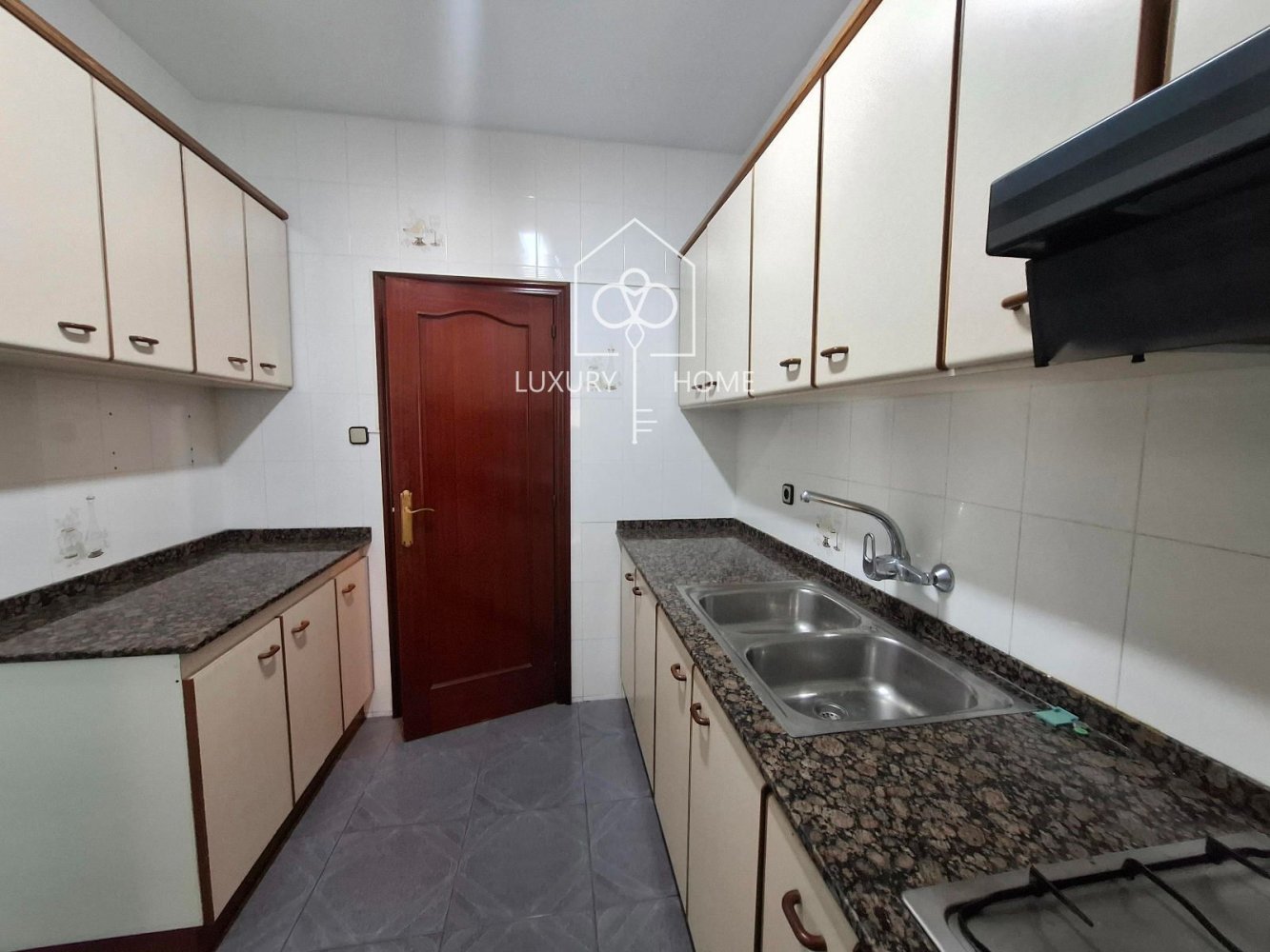 Apartamento de 4 dormitorios en Viladecans, Spain No. 139240