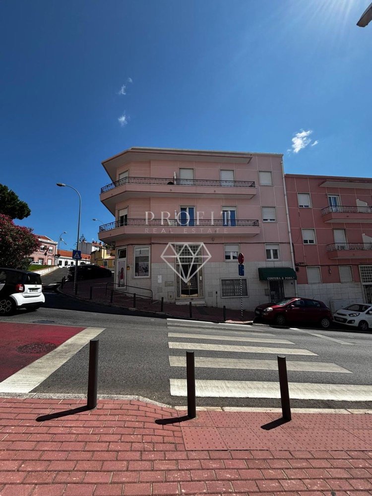 Bâtiment à Oeiras, Portugal 200m² No. 337792