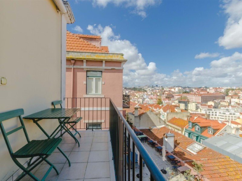 755m² Building in Lisbon, Portugal No. 120185