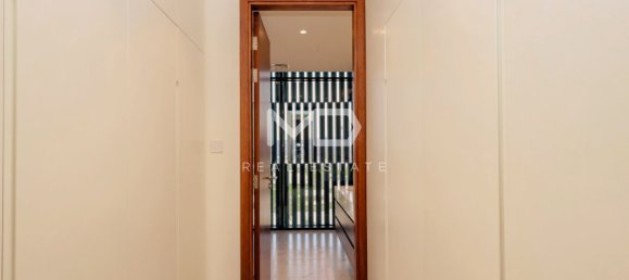 4 bedrooms Villa in Abu Dhabi, UAE No. 47598 18