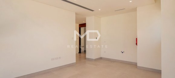 4 bedrooms Villa in Abu Dhabi, UAE No. 47598 49