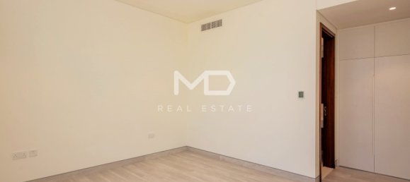 4 bedrooms Villa in Abu Dhabi, UAE No. 47598 70