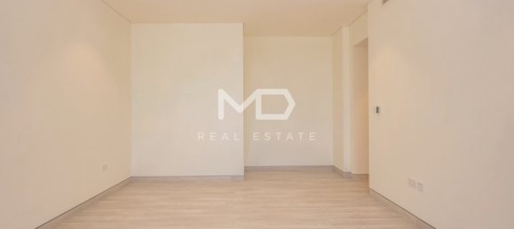 4 bedrooms Villa in Abu Dhabi, UAE No. 47598 12