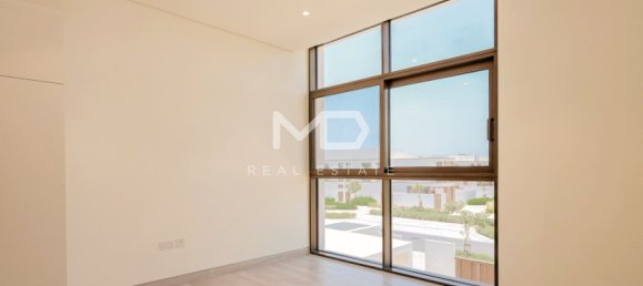 4 bedrooms Villa in Abu Dhabi, UAE No. 47598 38