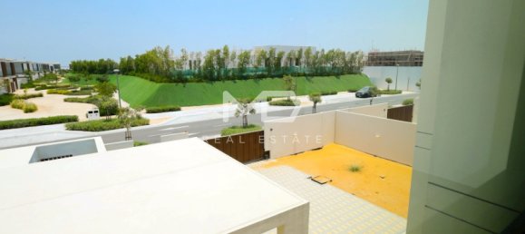 4 bedrooms Villa in Abu Dhabi, UAE No. 47598 58