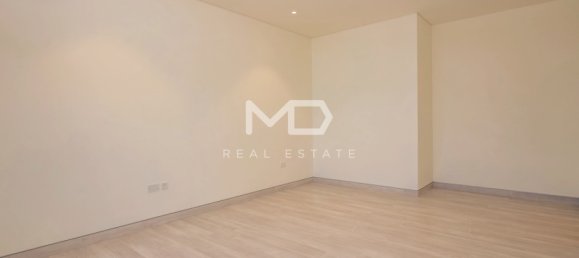 4 bedrooms Villa in Abu Dhabi, UAE No. 47598 13