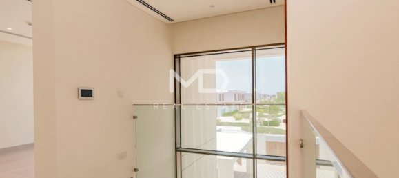 4 bedrooms Villa in Abu Dhabi, UAE No. 47598 45