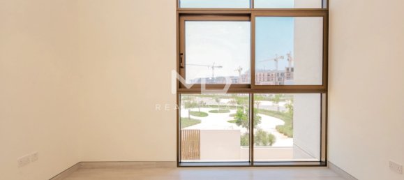 4 bedrooms Villa in Abu Dhabi, UAE No. 47598 31