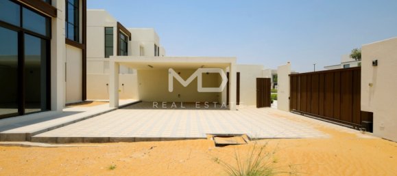 4 bedrooms Villa in Abu Dhabi, UAE No. 47598 64
