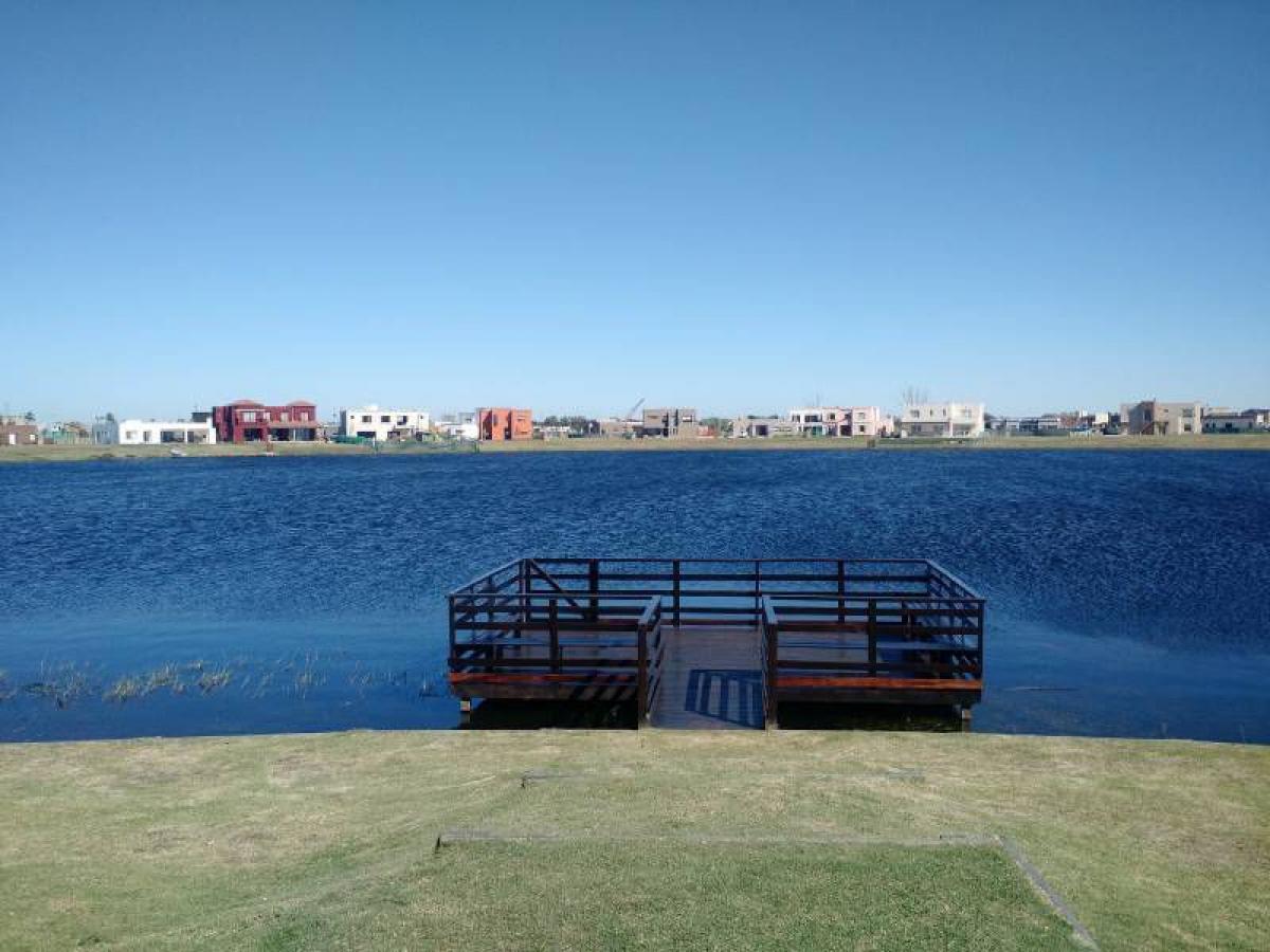 3 bedrooms House in Tigre, Argentina No. 11073