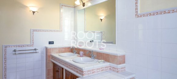 6 bedrooms Villa in Vinci, Italy No. 313959 18