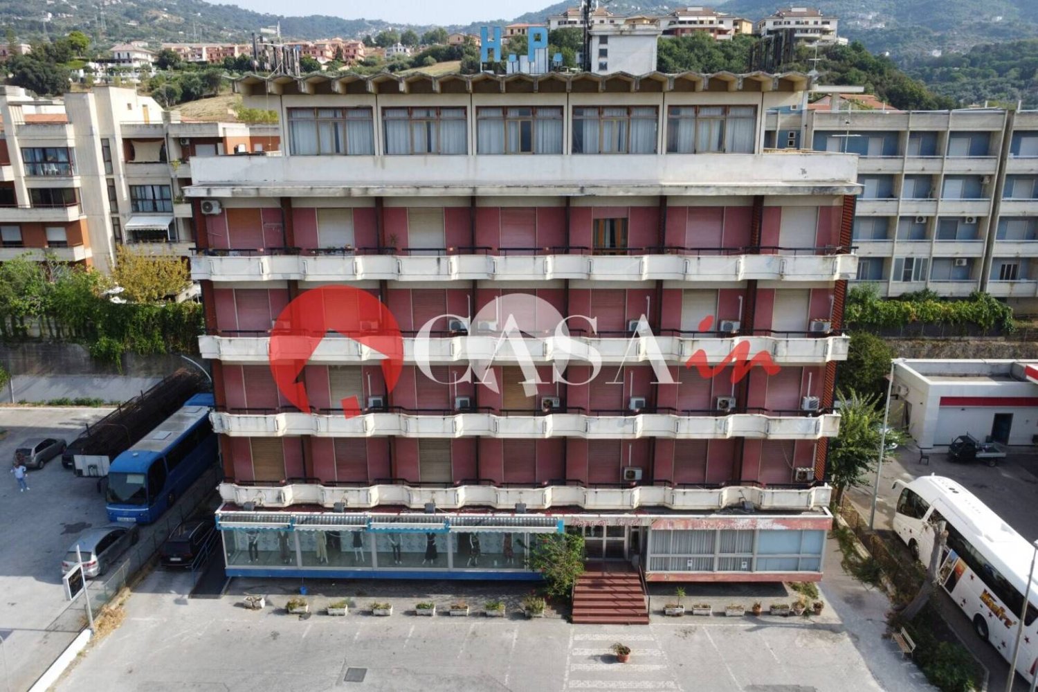 Hotel en Sant'Agata di Militello, Italy 2108 m² No. 335087