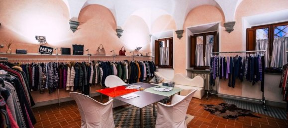 180m² Office in San Miniato, Italy No. 140841 3