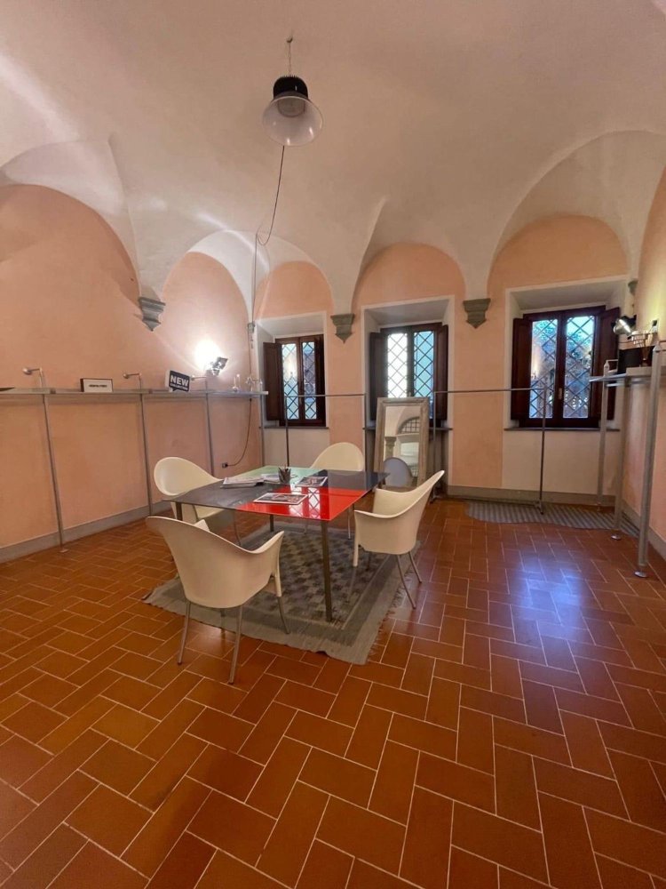 180m² Office in San Miniato, Italy No. 140841