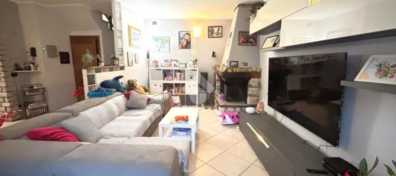 4 bedrooms Apartment in Usmate Velate, Italy No. 364630 2