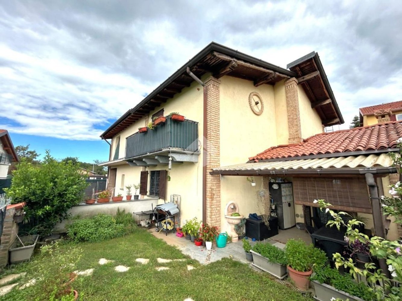 4 bedrooms Apartment in Usmate Velate, Italy No. 364630