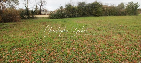 942m² Land in La Foye-Monjault, France No. 72625 2