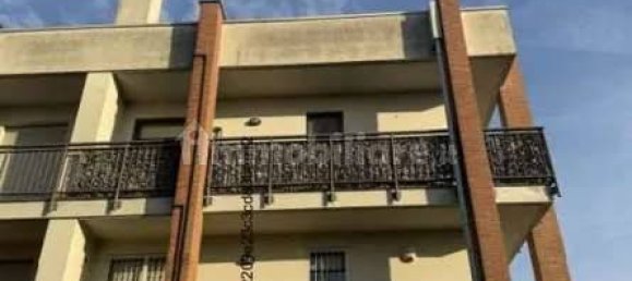 Apartamento T2 em Cardano al Campo, Italy N.º 8421 2