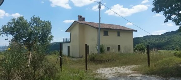 7 rooms Apartment in Gubbio, Italy No. 192694 6