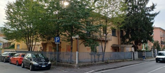 16 rooms Commercial property in Parma, Italy No. 139952 2