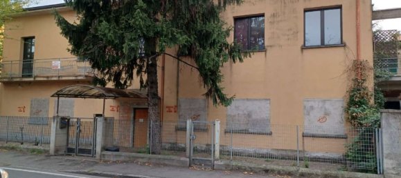 16 rooms Commercial property in Parma, Italy No. 139952 3