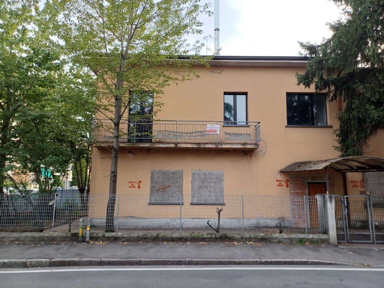 16 rooms Commercial property in Parma, Italy No. 139952