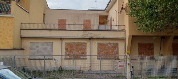 16 rooms Commercial property in Parma, Italy No. 139952 6