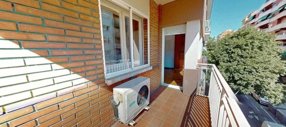 Apartamento de 3 dormitorios en Eixample, Spain No. 185602 3
