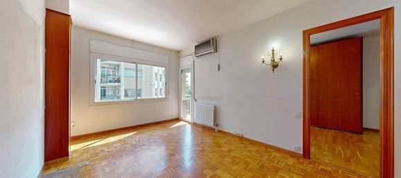 Apartamento de 3 dormitorios en Eixample, Spain No. 185602 36