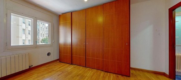 Apartamento de 3 dormitorios en Eixample, Spain No. 185602 39