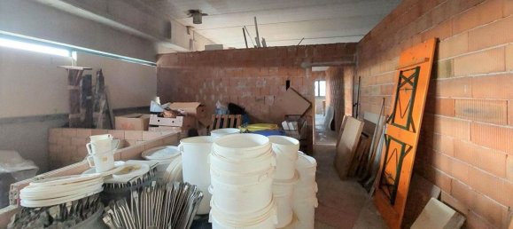 Almacén de 10 habitaciónes en Foligno, Italy No. 51623 25