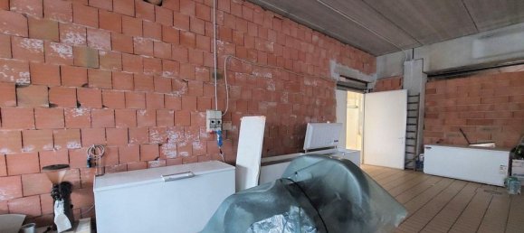 Almacén de 10 habitaciónes en Foligno, Italy No. 51623 23