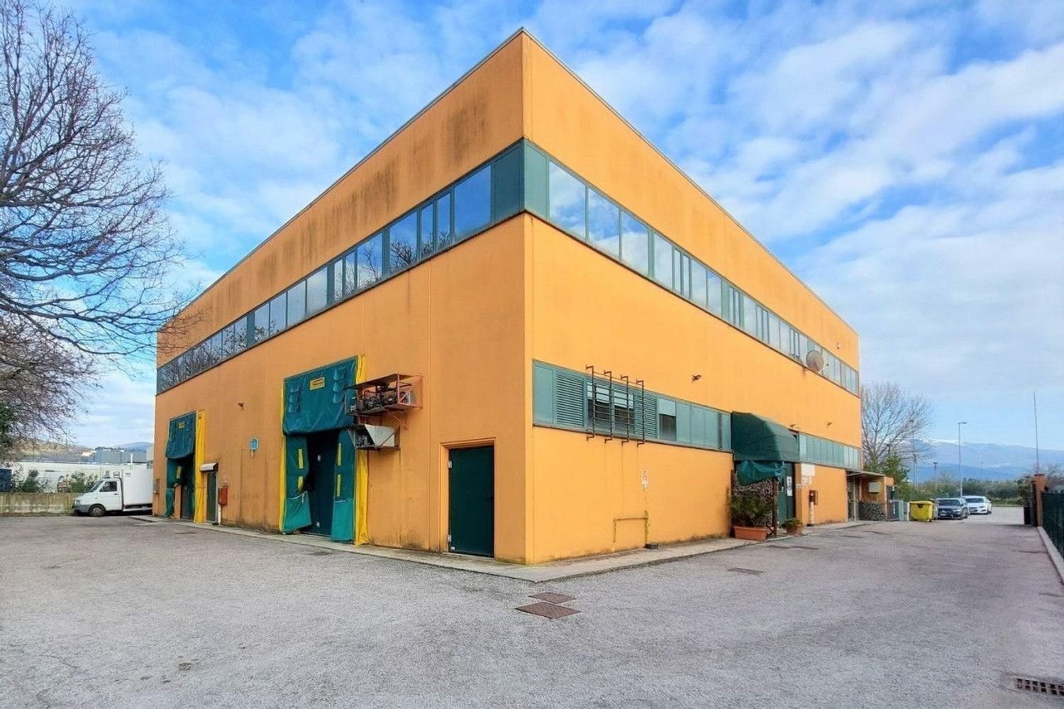 Almacén de 10 habitaciónes en Foligno, Italy No. 51623