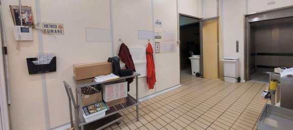 Almacén de 10 habitaciónes en Foligno, Italy No. 51623 8