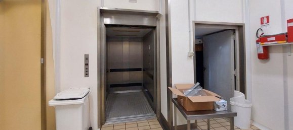 Almacén de 10 habitaciónes en Foligno, Italy No. 51623 10