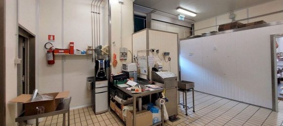 Almacén de 10 habitaciónes en Foligno, Italy No. 51623 9