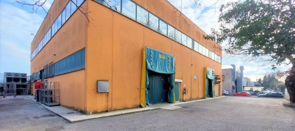 Almacén de 10 habitaciónes en Foligno, Italy No. 51623 3