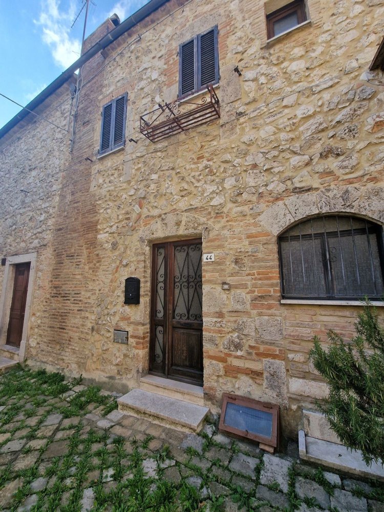 Casa de 6 habitaciónes en Lugnano in Teverina, Italy No. 89201