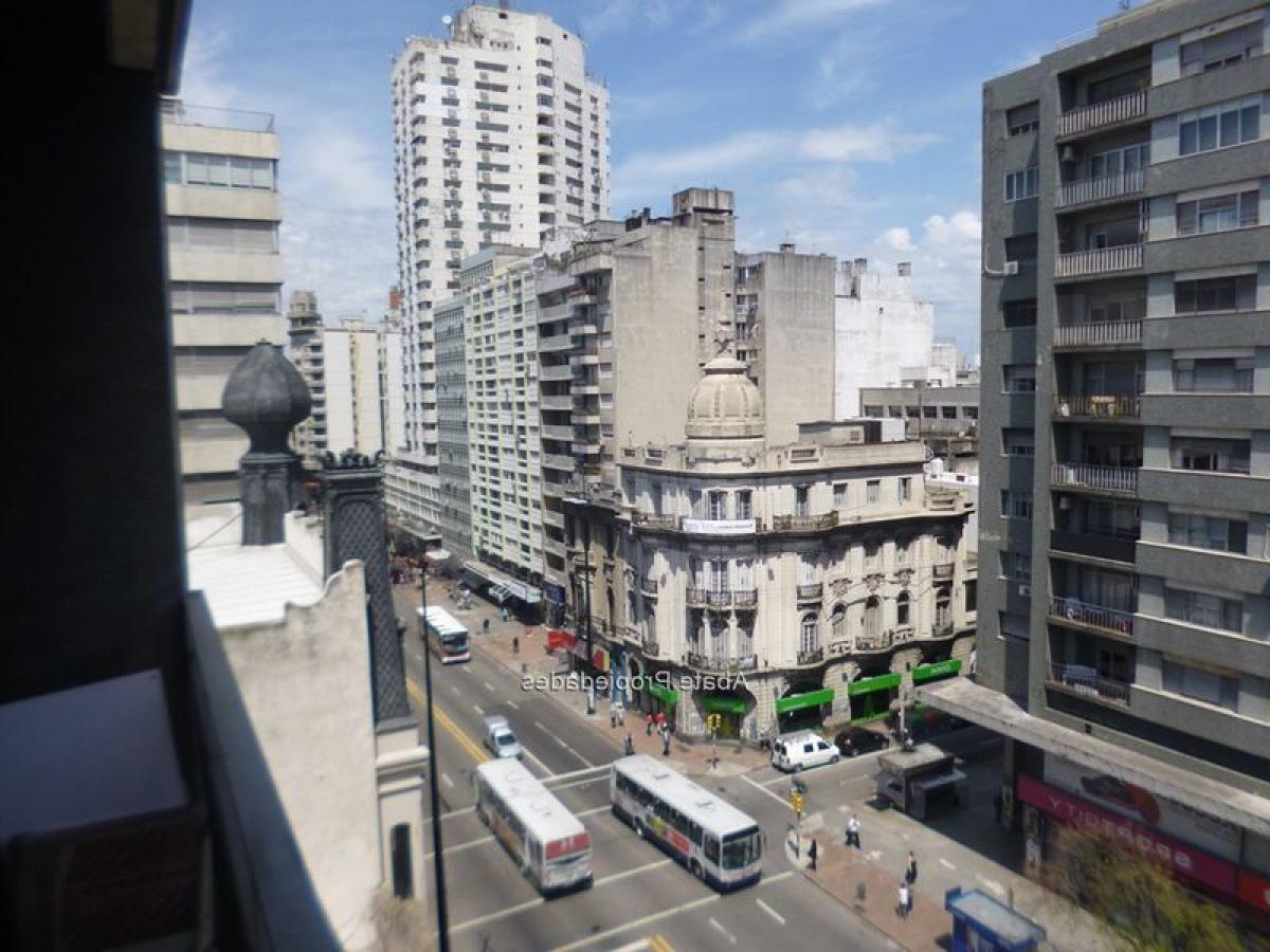 2 bedrooms Apartment in Montevideo, Uruguay No. 5270