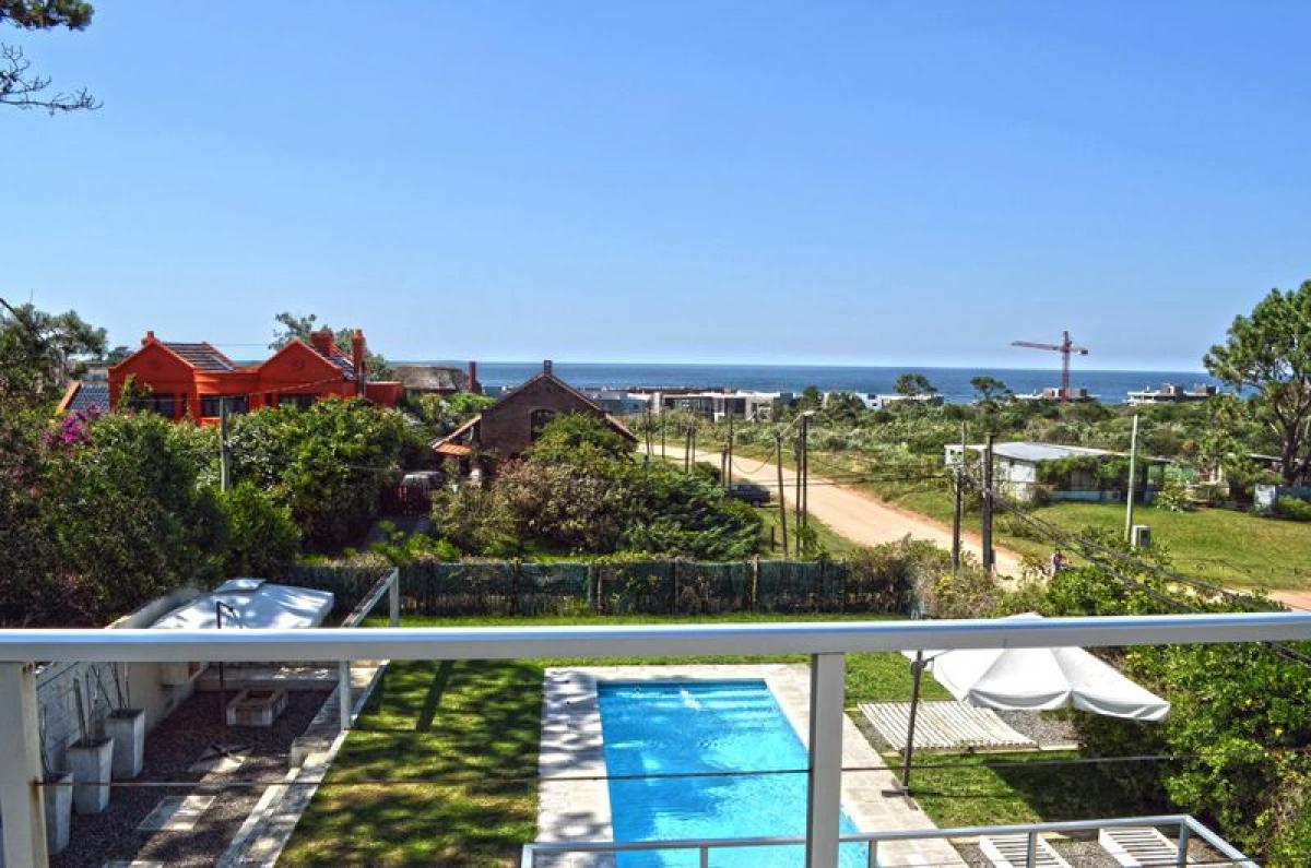 3 bedrooms House in Maldonado, Uruguay No. 9276