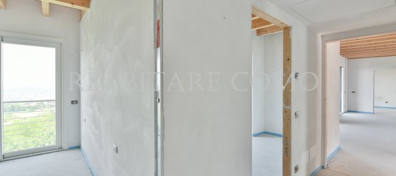 3 bedrooms Penthouse in Longone al Segrino, Italy No. 82157 30