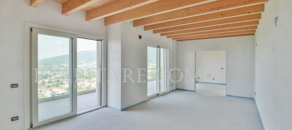 3 bedrooms Penthouse in Longone al Segrino, Italy No. 82157 4