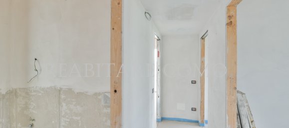 3 bedrooms Penthouse in Longone al Segrino, Italy No. 82157 13