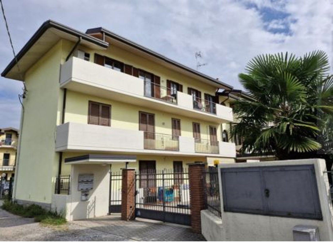 3 rooms Apartment in Arsago Seprio, Italy No. 5412