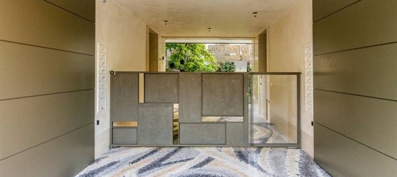 180m² Office in Monza, Italy No. 103667 2