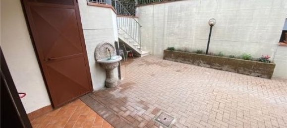 7-salle Villa à San Miniato, Italy No. 20835 26