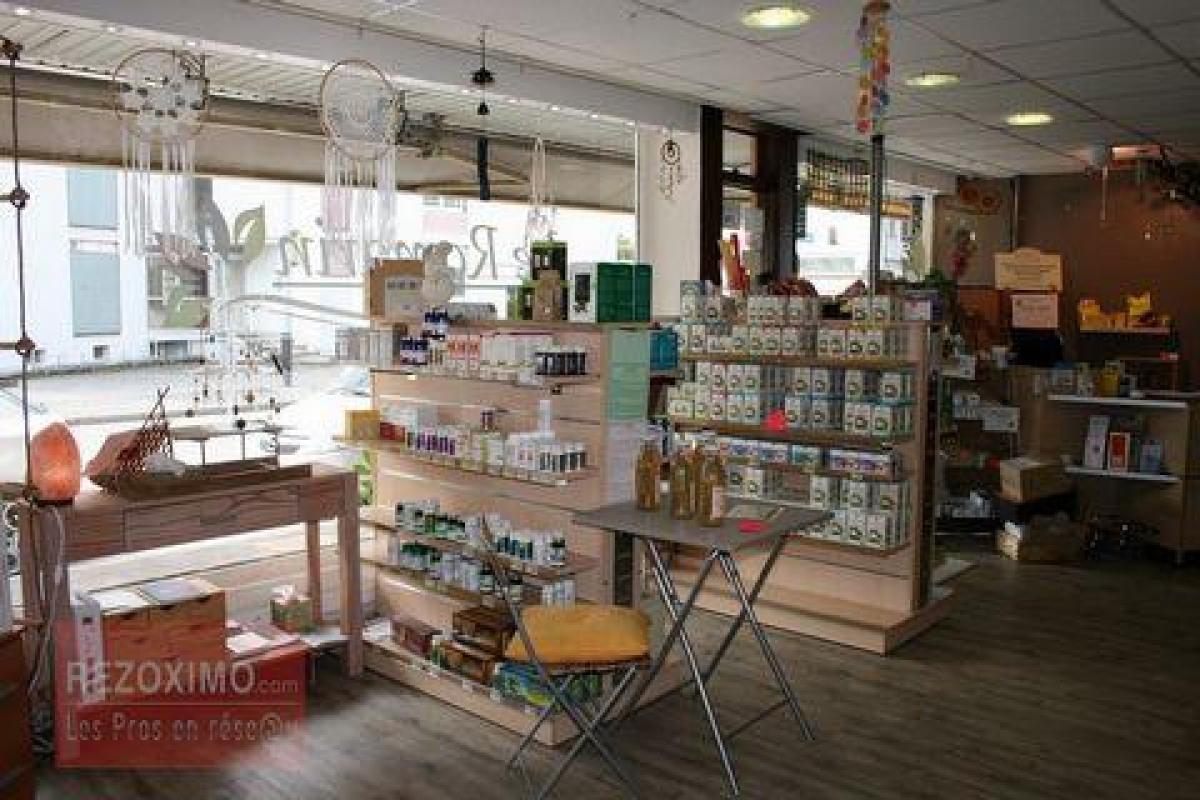 88m² Shop in Cluses, France No. 19522