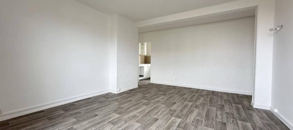 2 bedrooms Apartment in Laon, France No. 230476 3