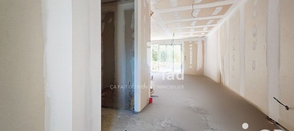 3 bedrooms House in Bourges, France No. 50979 2